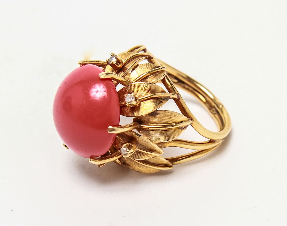 Appraisal: K Yellow Gold Diamonds Cabochon Coral Ring K yellow gold