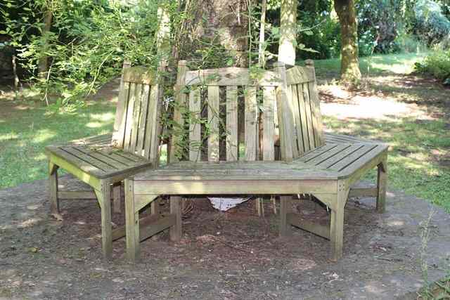 Appraisal: A TEAK HEXAGONAL SLATTED GARDEN SEAT for going round a