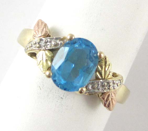 Appraisal: BLUE TOPAZ DIAMOND AND TEN KARAT GOLD RING The yellow