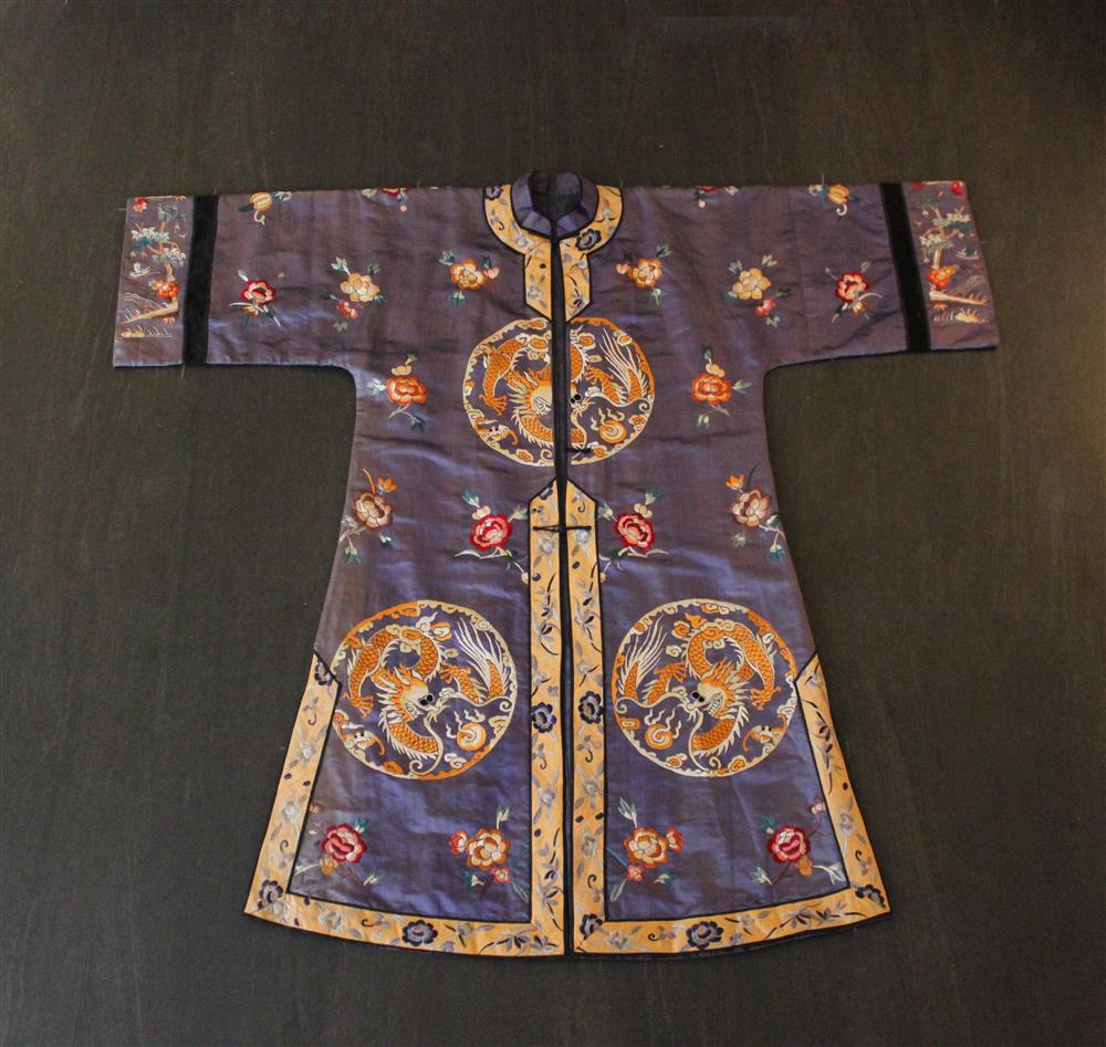 Appraisal: CHINESE YOUNG WOMAN'S INFORMAL SURCOAT EARLY TH C of medium