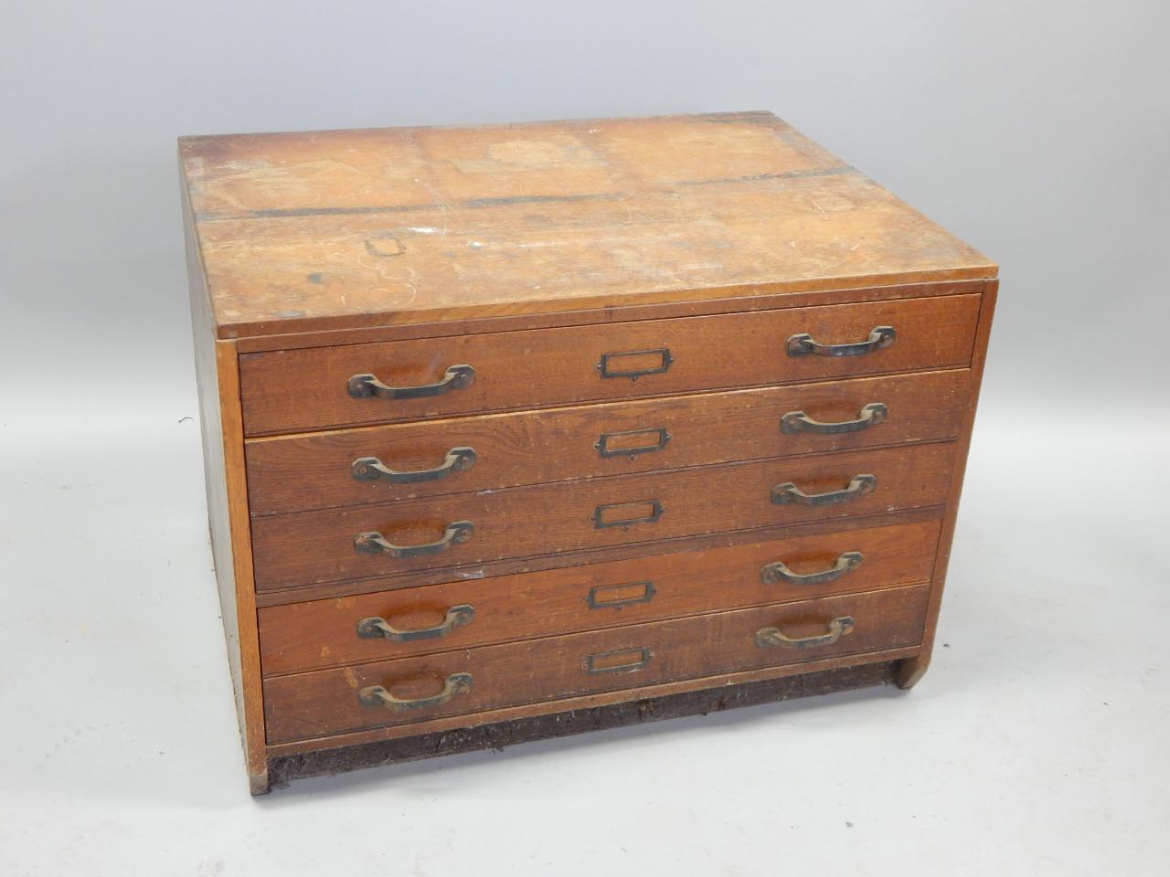 Appraisal: A small oak plan chest with five drawers and metal