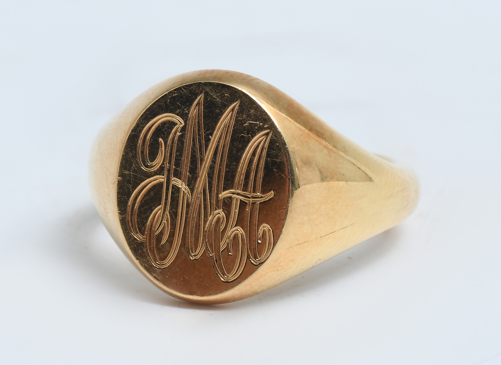 Appraisal: K SIGNET RING BY CG S K yellow gold signet