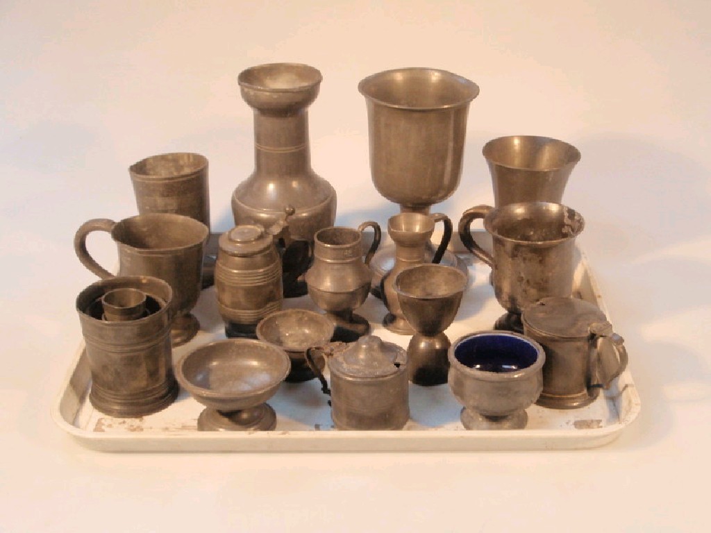 Appraisal: A selection of thC and later pewter and Brittania metal