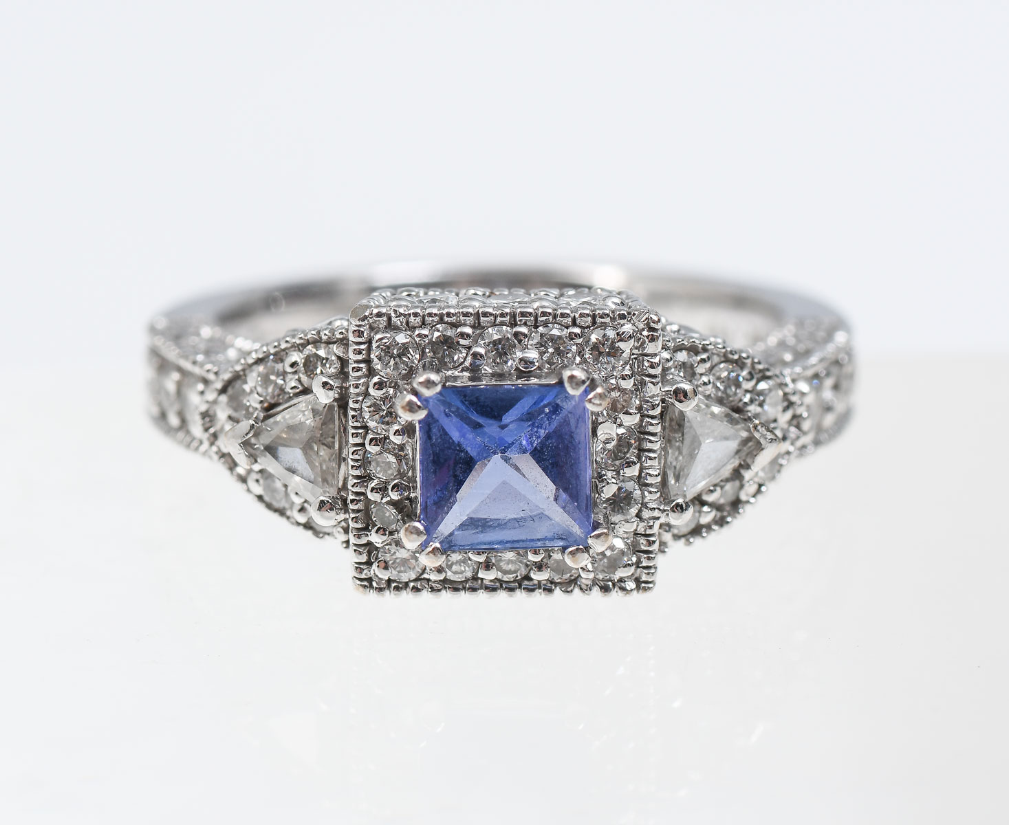 Appraisal: K TANZANITE DIAMOND RING K white gold diamond and tanzanite