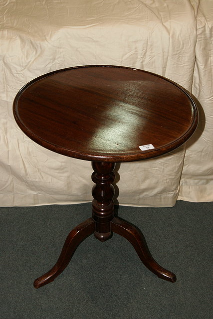 Appraisal: A MAHOGANY TRIPOD TABLE and an Edwardian lamp stand