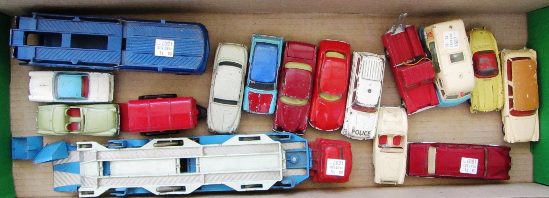 Appraisal: A quantity of Corgi die-cast vehicles including a Carrimore car