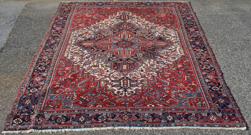 Appraisal: - Room size colorful Heriz oriental carpet with center medallion