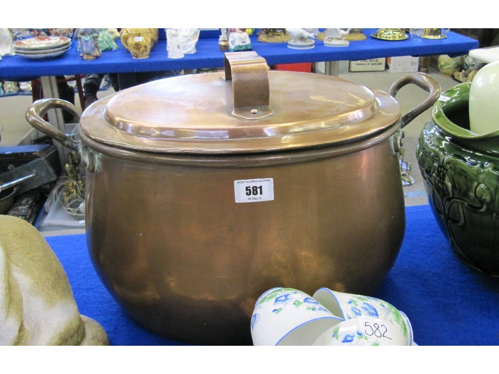 Appraisal: Large copper twin handled pan and lid