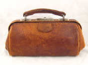 Appraisal: A small leather Gladstone bag approx cm x cm x