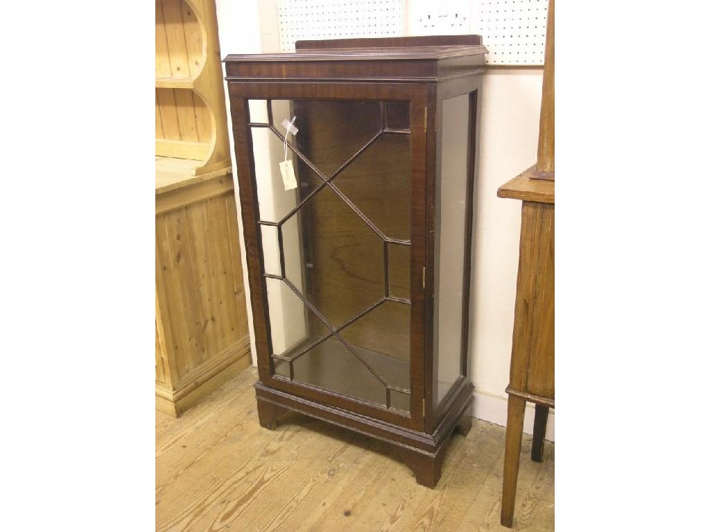 Appraisal: A reproduction mahogany display cabinet enclosed by single glazed door