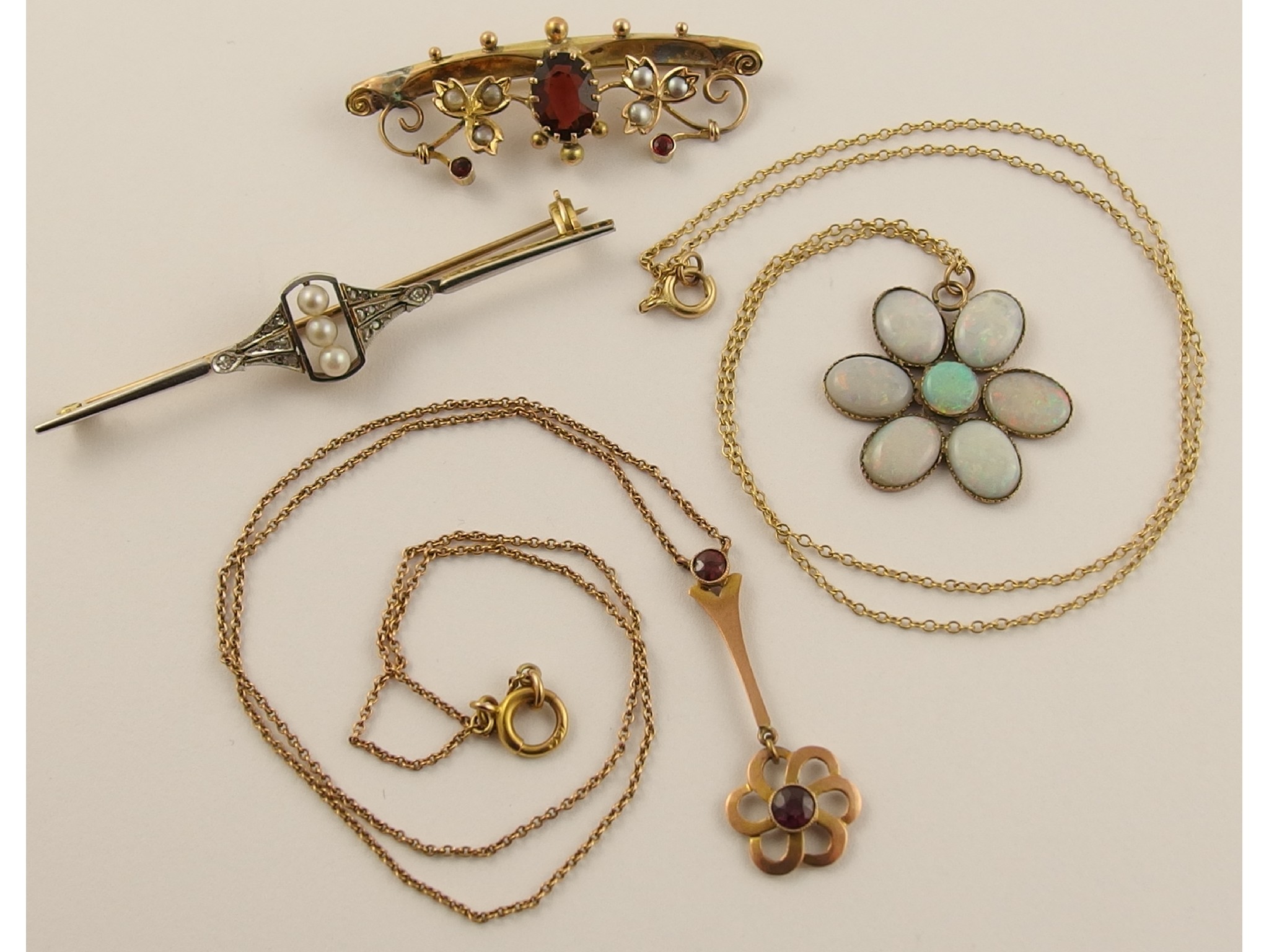 Appraisal: A collection of vintage brooches and pendantsa ct and platinum