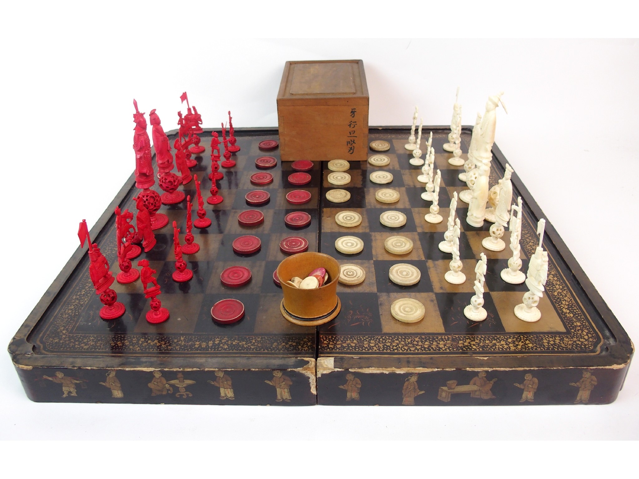 Appraisal: A Chinese export chess and draught setin bone and ivory