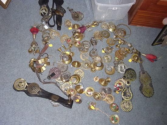 Appraisal: A LARGE QUANTITY OF ANTIQUE AND LATER HORSE BRASSES swingers