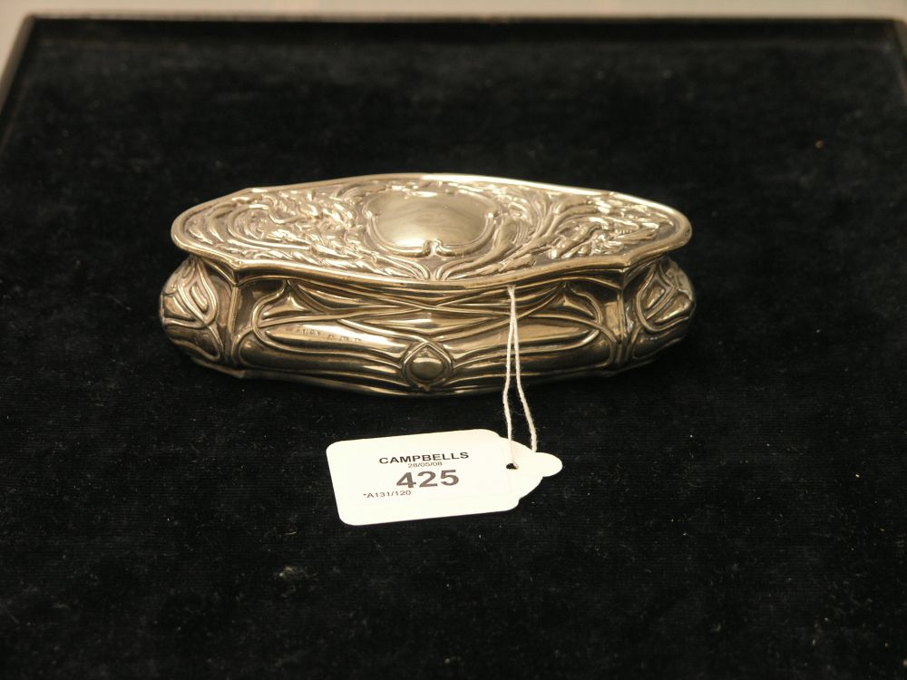 Appraisal: An Art Nouveau silver trinket box the cover with vacant