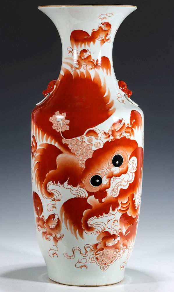 Appraisal: A LARGE C CHINESE PORCELAIN VASE WITH BUDDHIST LION The