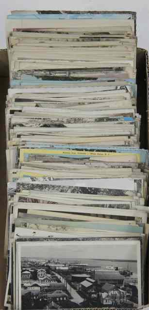 Appraisal: A quantity of postcards mostly Continental