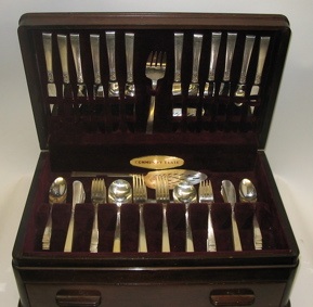 Appraisal: A PIECE COMMUNITY SILVERPLATED FLATWARE SET Forever pattern of service