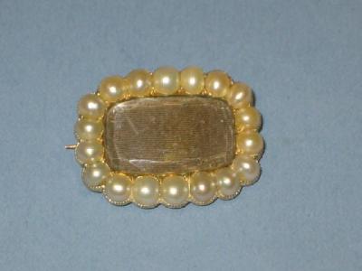 Appraisal: A VICTORIAN PEARL AND HAIRWORK BROOCH of oblong form with