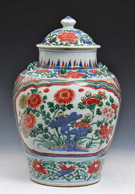 Appraisal: A CHINESE PORCELAIN WUCAI JAR and cover painted in coloured