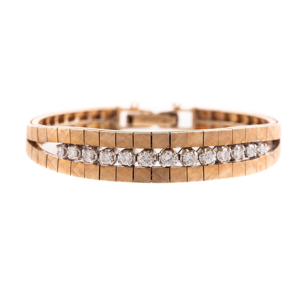 Appraisal: A K Diamond Brushed Link Bracelet K yellow gold bracelet