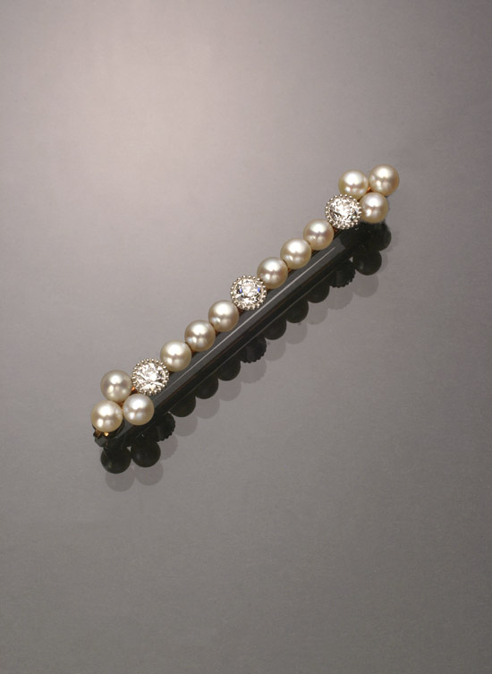 Appraisal: Edwardian -Karat Yellow-Gold Platinum Diamond and Cultured Pearl Bar Pin