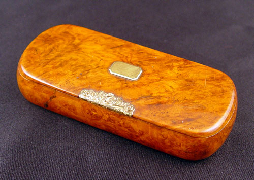 Appraisal: EARLY TH C BURL WOOD TOBACCO SNUFF BOX Hinged box