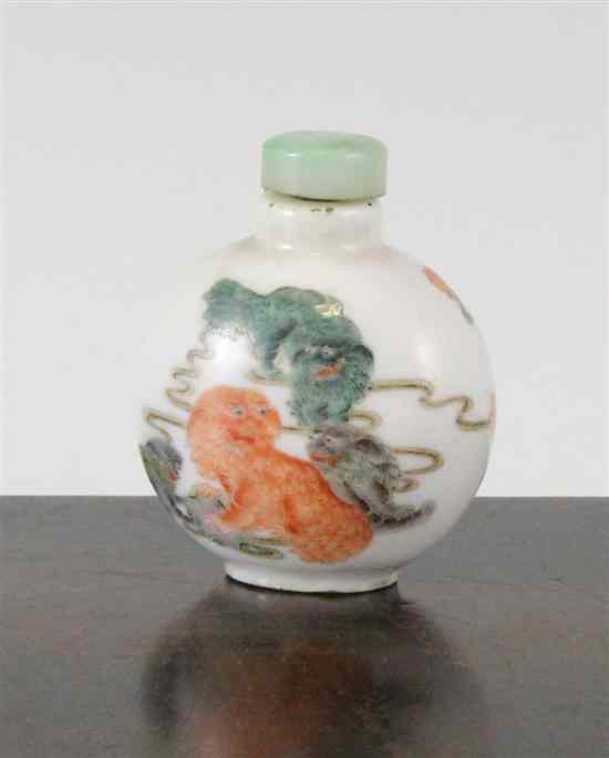 Appraisal: A Chinese famille verte snuff bottle single line Qianlong mark