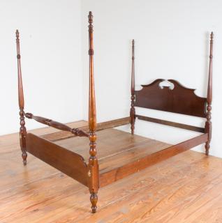 Appraisal: Thomasville Chippendale Style Poster Bed Thomasville Chippendale style queen bed