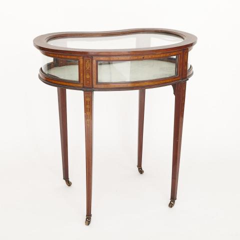 Appraisal: Edwardian Mahogany Kidney Shaped Vitrine Table c height cm width