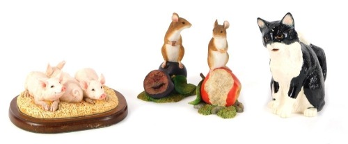 Appraisal: A Border Fine Arts Studio mouse on a plum A