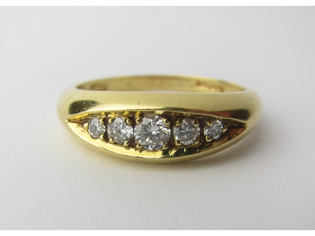 Appraisal: Eighteen carat gold diamond five stone ring with five sunken