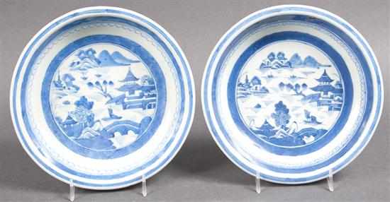 Appraisal: Pair of Chinese Export Canton porcelain serving bowls second half-