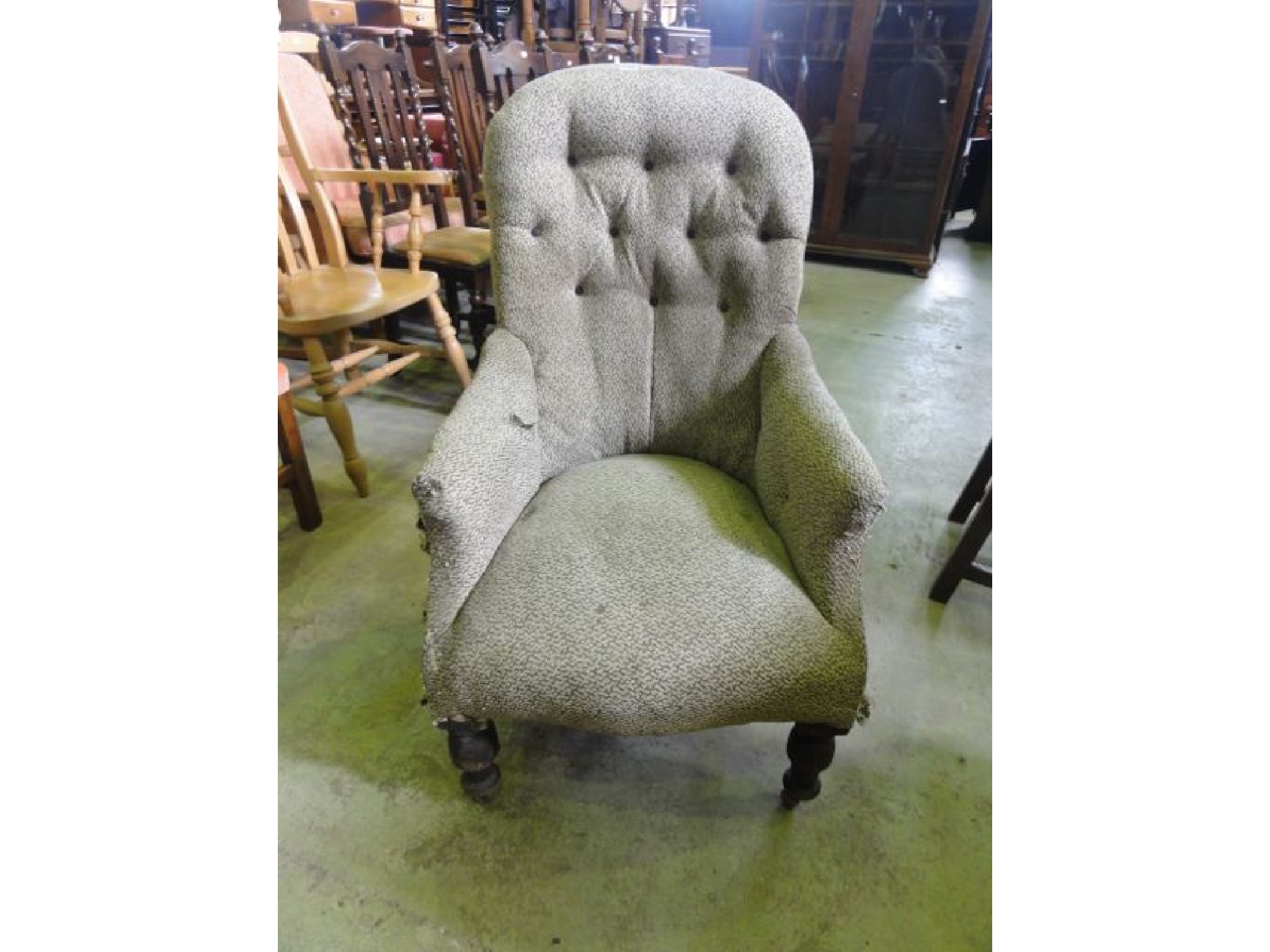 Appraisal: A Victorian spoon back drawing room chair with upholstered finish