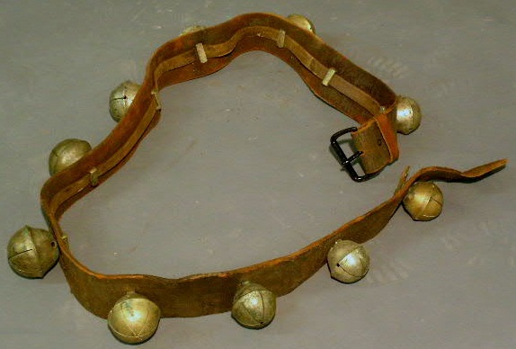 Appraisal: Brass sleigh bells bells l