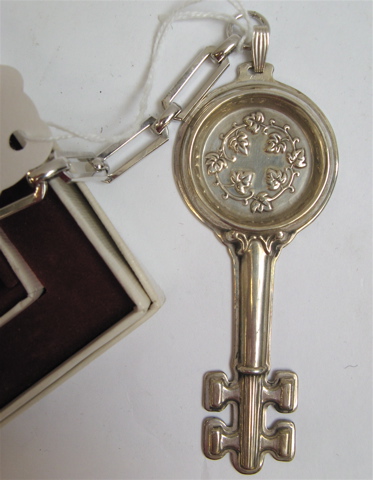 Appraisal: REED BARTON STERLING SILVER WINE TASTER'S KEY attached to silvered