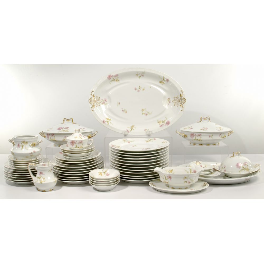 Appraisal: LIMOGES HAVILAND PORCELAIN CHINA SERVICE items including -inch dinner plates