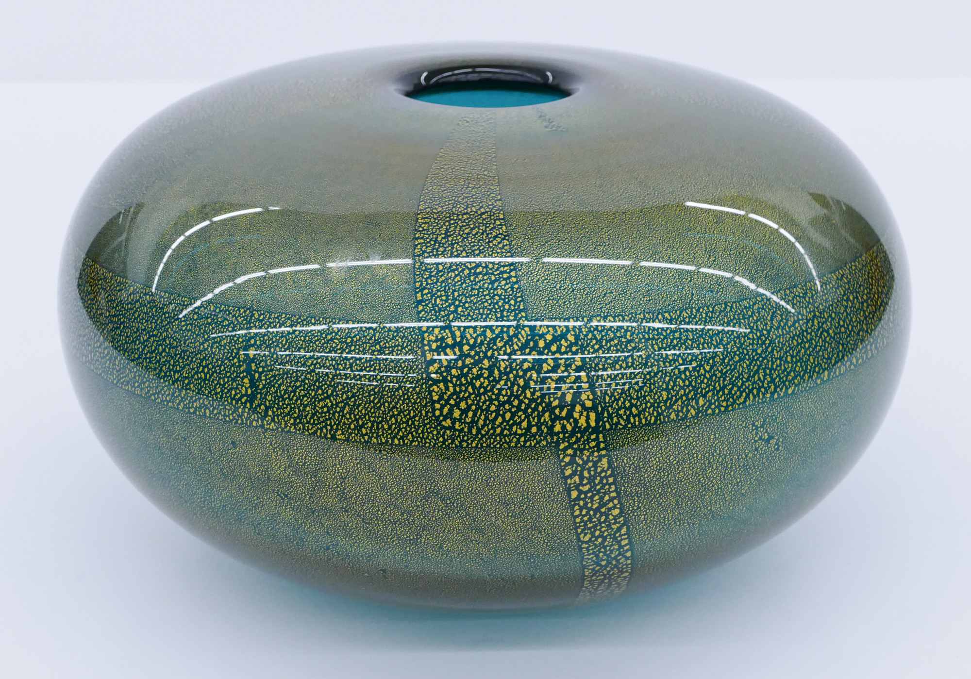 Appraisal: Laura de Santillana - Italian ''Sommersi Oro'' Vessel Blown Glass