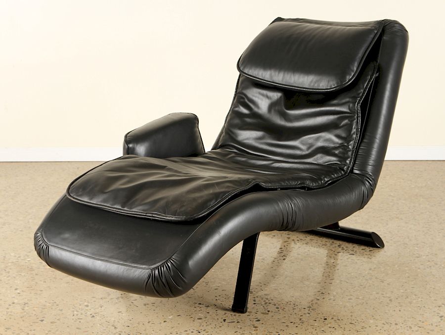 Appraisal: ITALIAN GIORGIO SAPORITI BLACK LEATHER RECLINER An Italian Giorgio Saporiti