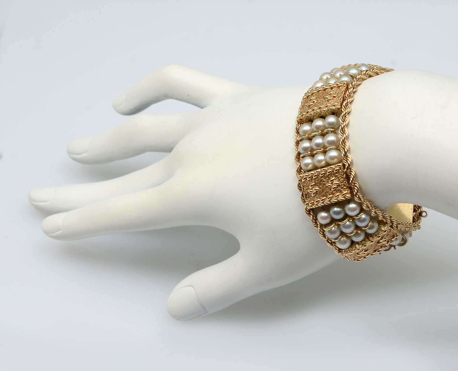 Appraisal: K MID-CENTURY PEARL BRACELET K yellow gold bracelet with cultured