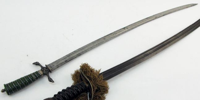 Appraisal: A BRITISH LATE TH EARLY TH CENTURY MILITARY SWORD-SABRE having