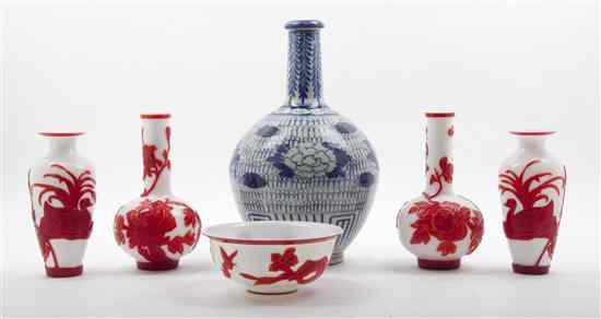 Appraisal: A Collection of Five Peking Glass Articles with red overlay