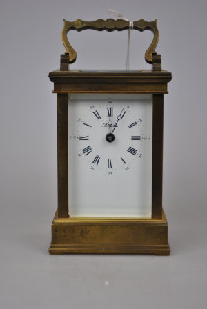 Appraisal: A contemporary lacquered brass French carriage clock with single barrel