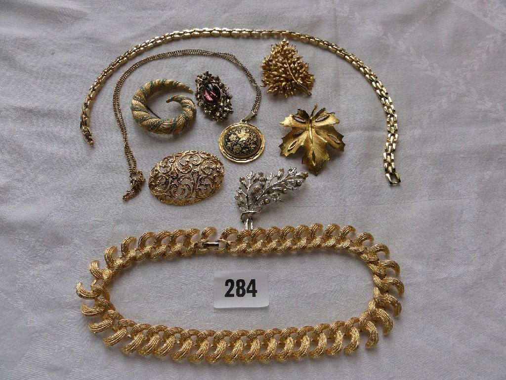 Appraisal: A gilt costume necklace of stylised form together with a