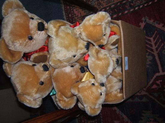 Appraisal: An extended family group of seven Merry Thought teddy bears