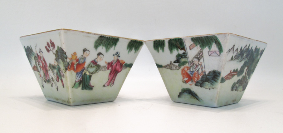 Appraisal: PAIR OF CHINESE PORCELAIN SQUARE BOWLS with painted narrative scenes