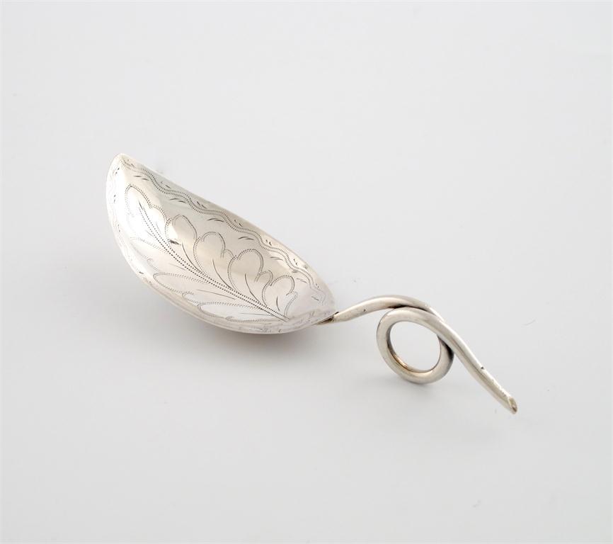 Appraisal: A George III silver leaf caddy spoon