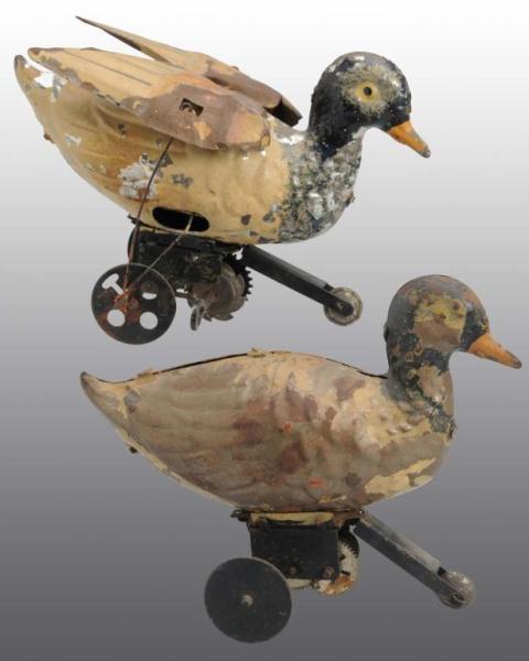 Appraisal: Lot of Tin Hand-Painted Duck Wind-Up Toys Description German Working