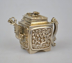 Appraisal: A George IV silver novelty snuff bottle in the form