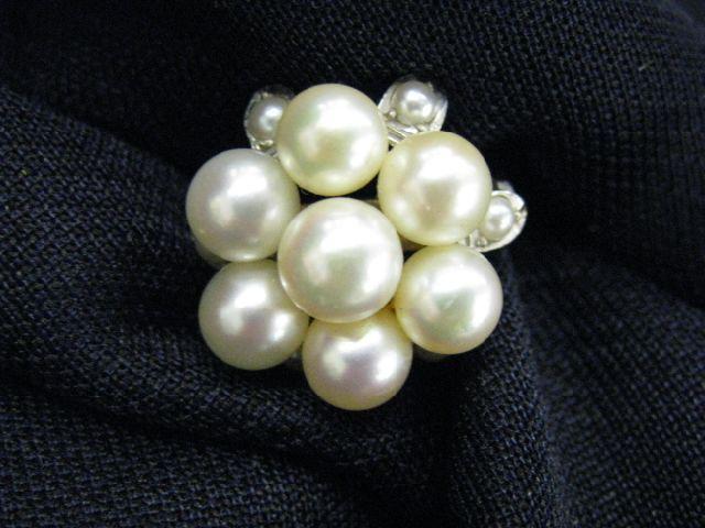 Appraisal: Pearl Ring cluster of seven fine cream rose pearls highlighted