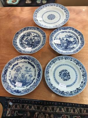 Appraisal: A late th Century Chinese blue and white saucer dish